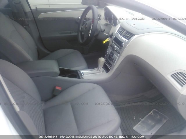1G1ZC5E15BF153754 - 2011 CHEVROLET MALIBU 1LT თეთრი ფოტო 5