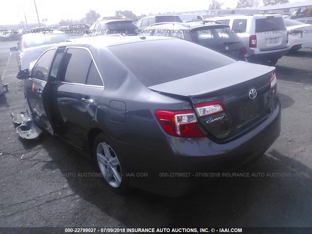 4T1BF1FK3CU577233 - 2012 TOYOTA CAMRY SE/LE/XLE GRAY photo 3