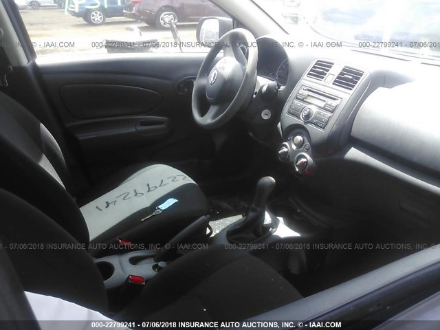 3N1CN7AP0DL890322 - 2013 NISSAN VERSA S/S PLUS/SV/SL GRAY photo 5