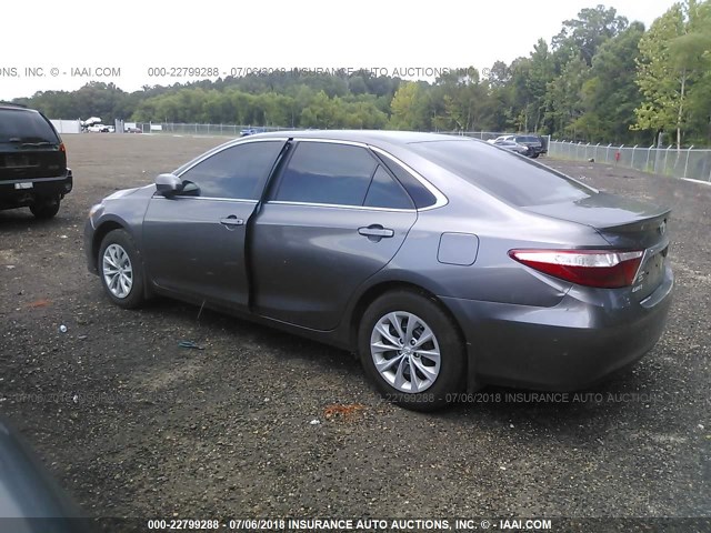 4T1BF1FK9HU780165 - 2017 TOYOTA CAMRY LE/XLE/SE/XSE 灰色 照片 3