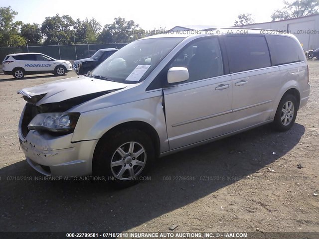 2A4RR5D14AR232082 - 2010 CHRYSLER TOWN & COUNTRY TOURING SILVER photo 2