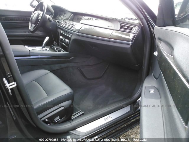 WBAYF4C58DD127493 - 2013 BMW 740 LXI შავი ფოტო 5