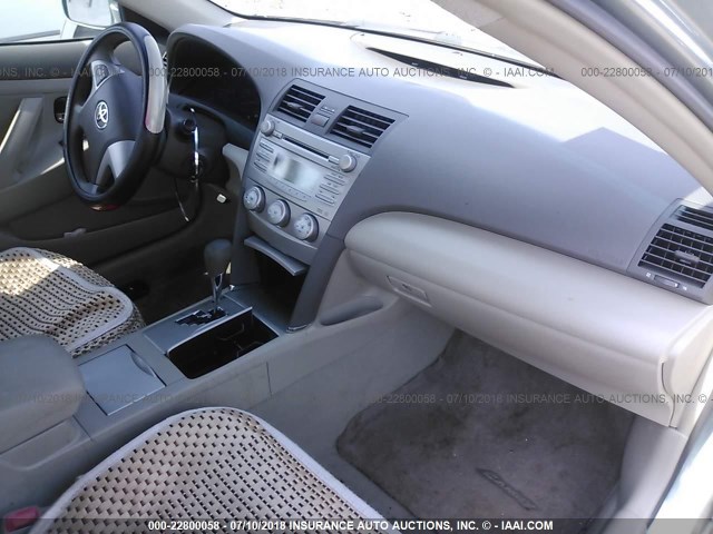 4T1BF3EK5BU610356 - 2011 TOYOTA CAMRY SE/LE/XLE Light Blue photo 5