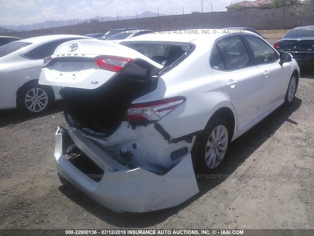 4T1B11HK8JU543491 - 2018 TOYOTA CAMRY L/LE/XLE/SE/XSE WHITE photo 4