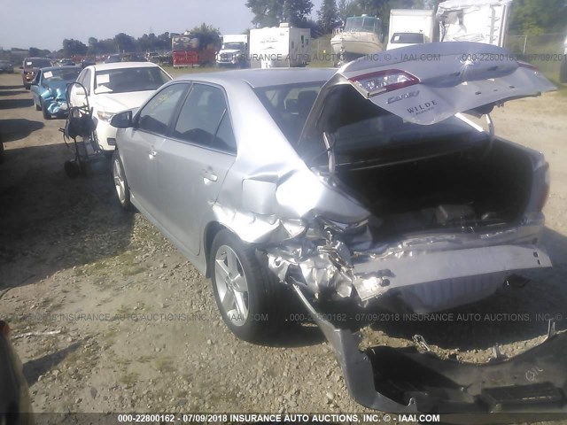 4T1BF1FK2DU291200 - 2013 TOYOTA CAMRY L/SE/LE/XLE 银色 照片 3