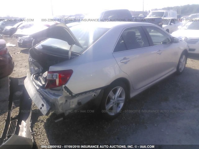 4T1BF1FK2DU291200 - 2013 TOYOTA CAMRY L/SE/LE/XLE 银色 照片 4