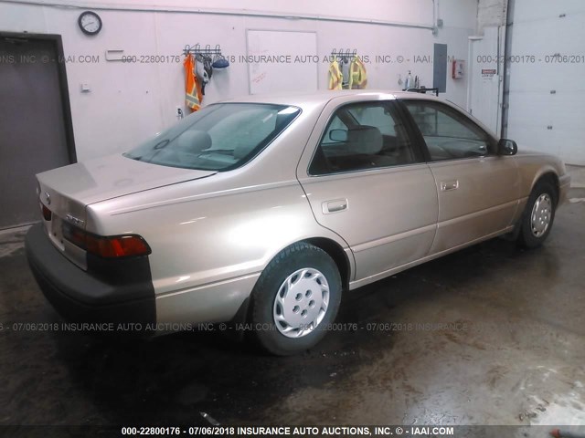 JT2BG22K6W0159489 - 1998 TOYOTA CAMRY CE/LE/XLE ოქროსფერი ფოტო 4