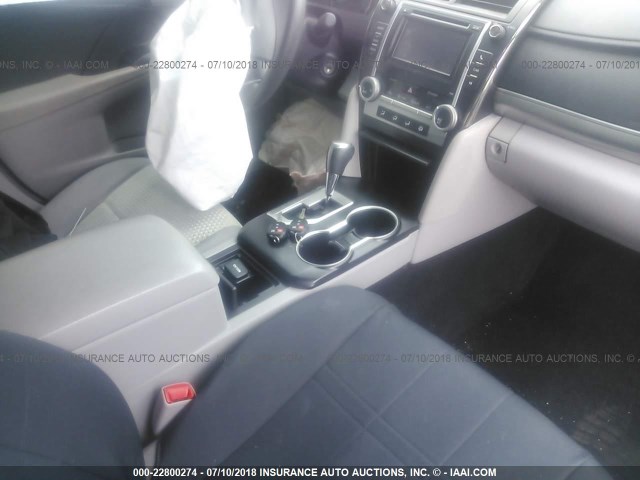 4T4BF1FK4DR319942 - 2013 TOYOTA CAMRY L/SE/LE/XLE 银色 照片 5