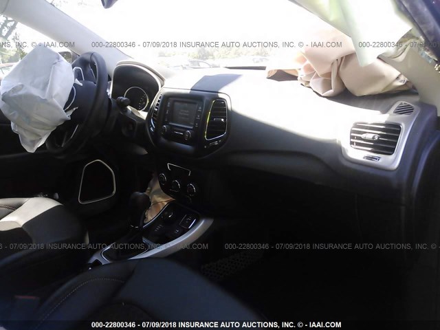 3C4NJDBB8JT239874 - 2018 JEEP COMPASS LATITUDE 黑色 照片 5