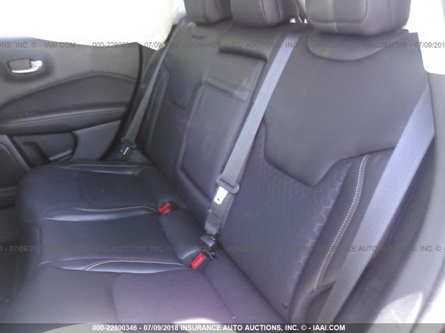 3C4NJDBB8JT239874 - 2018 JEEP COMPASS LATITUDE 黑色 照片 8