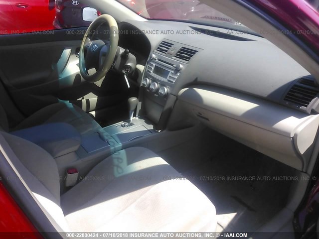 4T4BF3EK5BR101096 - 2011 TOYOTA CAMRY SE/LE/XLE RED photo 5