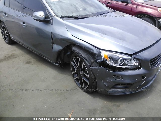 YV126MFL2J2453164 - 2018 VOLVO S60 DYNAMIC GRAY photo 6