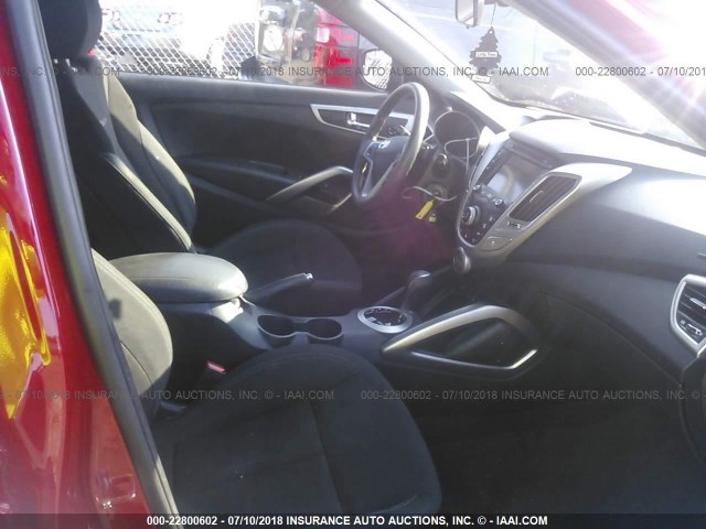 KMHTC6AD7GU261360 - 2016 HYUNDAI VELOSTER RED photo 5