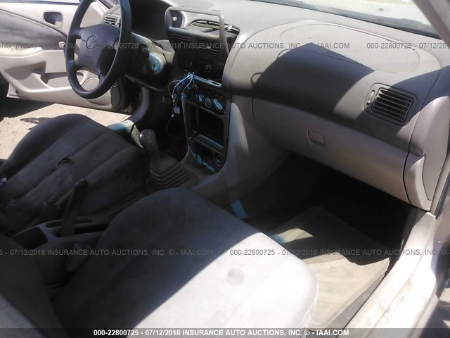 1NXBR12E3WZ022486 - 1998 TOYOTA COROLLA VE/CE/LE 银色 照片 5