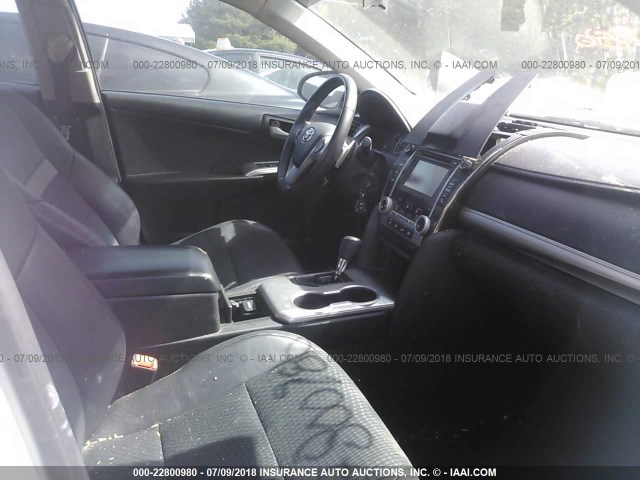 4T1BF1FK3EU473389 - 2014 TOYOTA CAMRY L/SE/LE/XLE 白色 照片 5