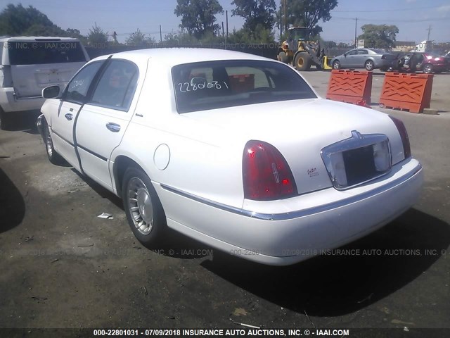 1LNHM81W3XY683103 - 1999 LINCOLN TOWN CAR EXECUTIVE WHITE photo 3