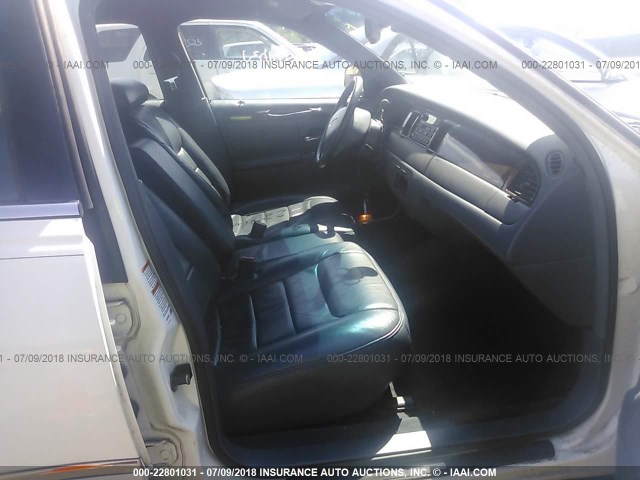 1LNHM81W3XY683103 - 1999 LINCOLN TOWN CAR EXECUTIVE WHITE photo 5