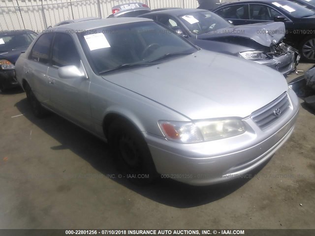 JT2BF22K510342121 - 2001 TOYOTA CAMRY CE/LE/XLE 银色 照片 1