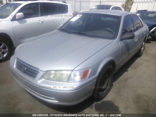 JT2BF22K510342121 - 2001 TOYOTA CAMRY CE/LE/XLE SILVER photo 2