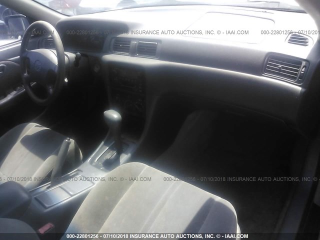 JT2BF22K510342121 - 2001 TOYOTA CAMRY CE/LE/XLE 银色 照片 5