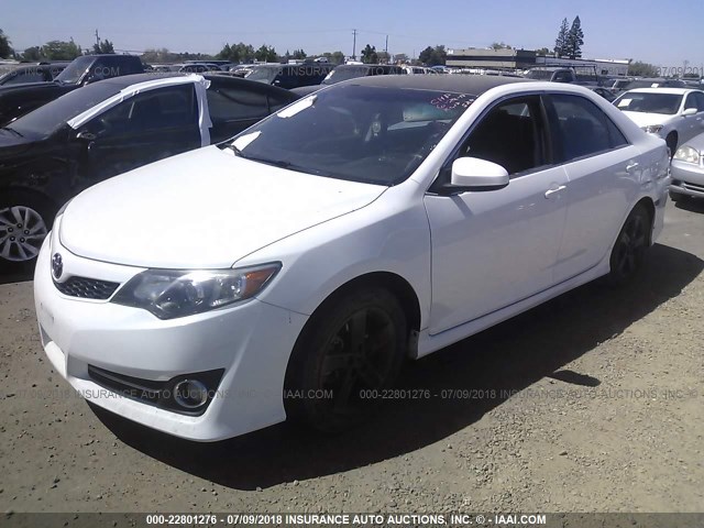 4T1BF1FK8EU319003 - 2014 TOYOTA CAMRY L/SE/LE/XLE 白色 照片 2