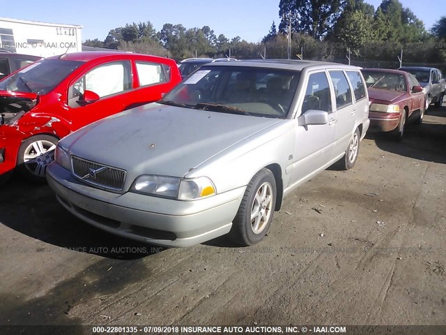 YV1LW56D4Y2651306 - 2000 VOLVO V70 GLT SILVER photo 2