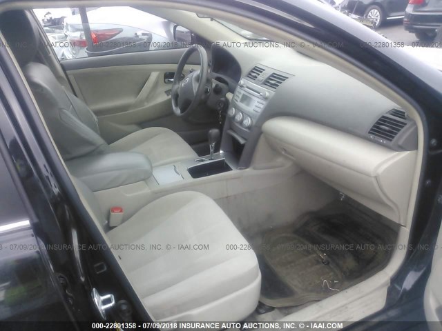 4T1BF3EK9BU726191 - 2011 TOYOTA CAMRY SE/LE/XLE შავი ფოტო 5