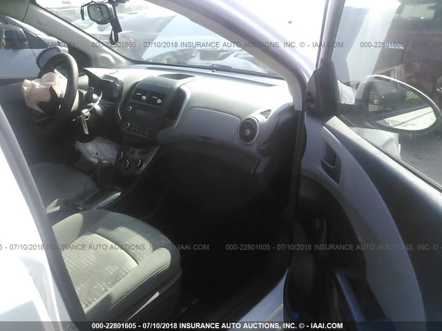 1G1JA5SH5G4174062 - 2016 CHEVROLET SONIC LS 白色 照片 5