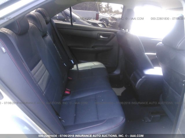 4T1BF1FK1HU359573 - 2017 TOYOTA CAMRY LE/XLE/SE/XSE SILVER photo 8
