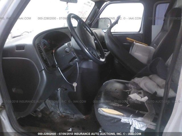 2B5WB35Y92K135797 - 2002 DODGE RAM WAGON B3500 GRAY photo 5