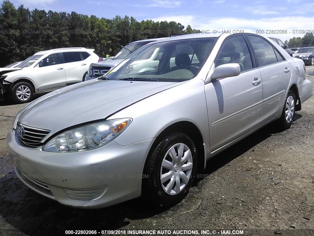 4T1BE30K85U993224 - 2005 TOYOTA CAMRY LE/XLE/SE Gümüş foto 2