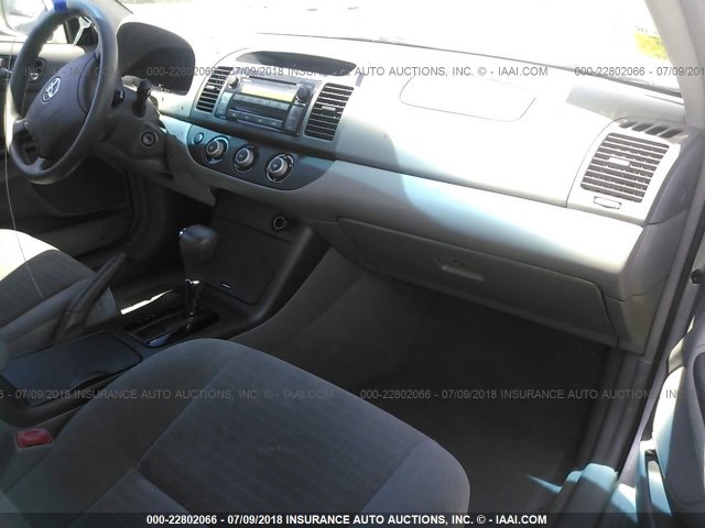 4T1BE30K85U993224 - 2005 TOYOTA CAMRY LE/XLE/SE Gümüş foto 5