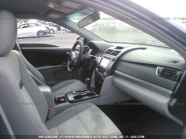 4T1BF1FK5EU380714 - 2014 TOYOTA CAMRY L/SE/LE/XLE Qara foto 5