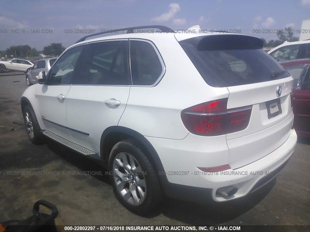 5UXZV4C51D0B18010 - 2013 BMW X5 XDRIVE35I WHITE photo 3