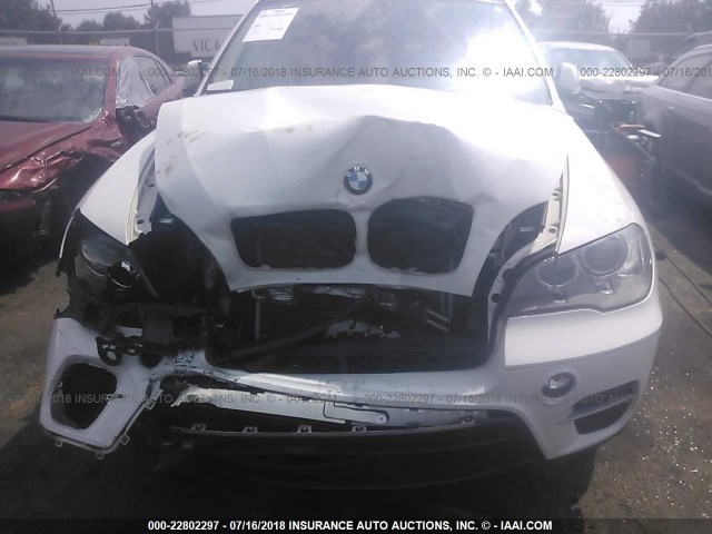 5UXZV4C51D0B18010 - 2013 BMW X5 XDRIVE35I WHITE photo 6