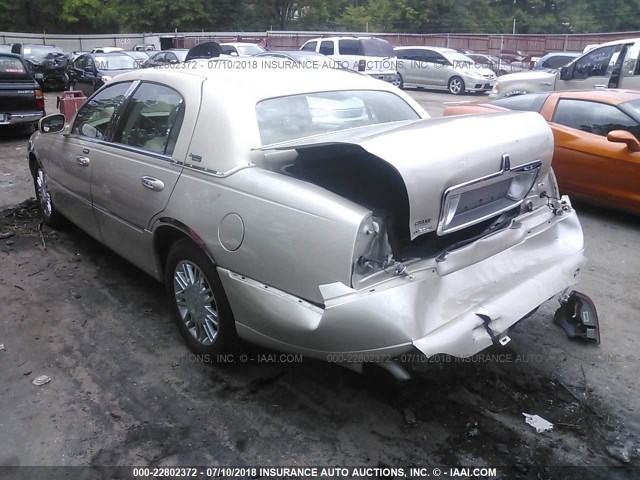 2LNHM82V08X654195 - 2008 LINCOLN TOWN CAR SIGNATURE LIMITED GOLD photo 3