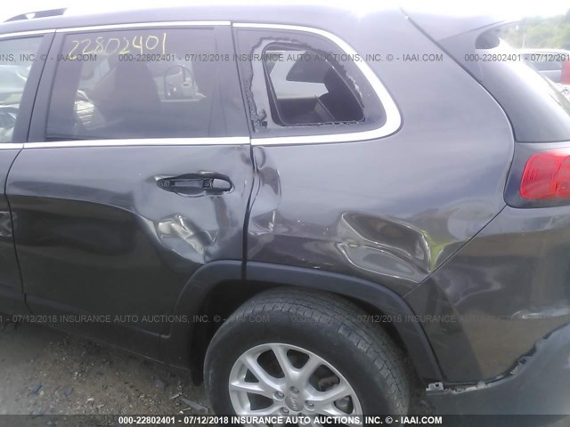 1C4PJLCB8HW508624 - 2017 JEEP CHEROKEE LATITUDE Boz foto 6