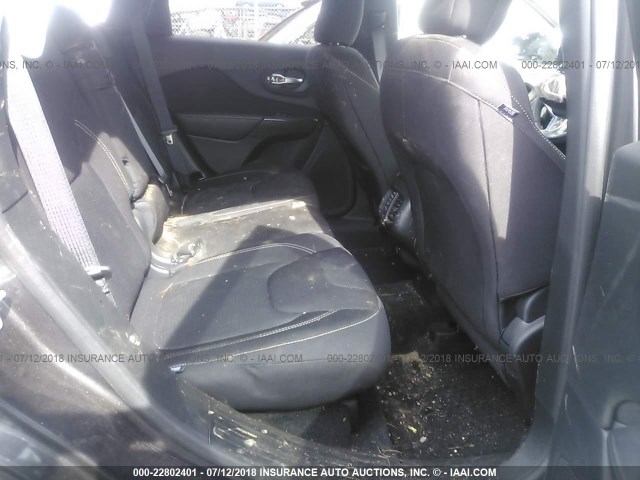 1C4PJLCB8HW508624 - 2017 JEEP CHEROKEE LATITUDE Boz foto 8