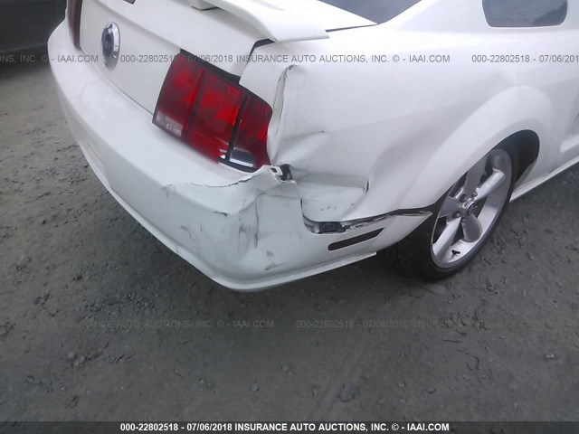 1ZVHT82H365265984 - 2006 FORD MUSTANG GT WHITE photo 8