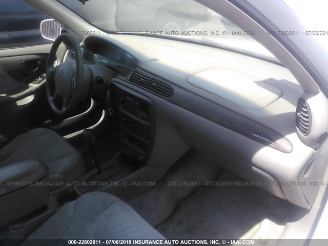 1G1NE52M3W6200504 - 1998 CHEVROLET MALIBU LS WHITE photo 5