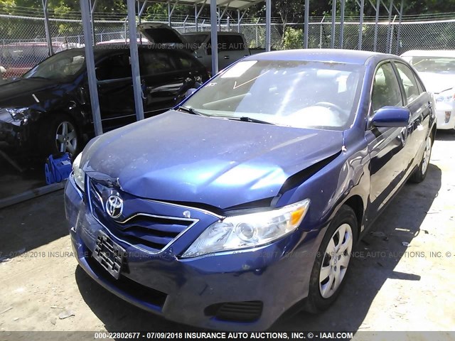 4T1BF3EK5BU584079 - 2011 TOYOTA CAMRY SE/LE/XLE BLUE photo 2