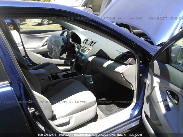 4T1BF3EK5BU584079 - 2011 TOYOTA CAMRY SE/LE/XLE BLUE photo 5