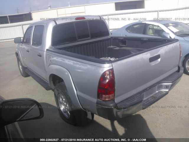 3TMJU62N26M012306 - 2006 TOYOTA TACOMA DOUBLE CAB PRERUNNER SILVER photo 3