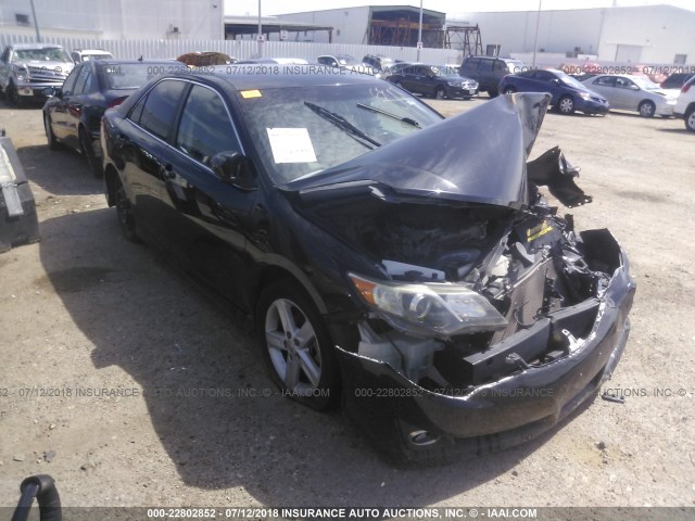 4T1BF1FK2CU048131 - 2012 TOYOTA CAMRY SE/LE/XLE შავი ფოტო 1
