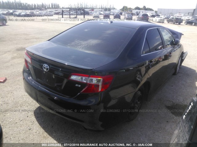 4T1BF1FK2CU048131 - 2012 TOYOTA CAMRY SE/LE/XLE BLACK photo 4