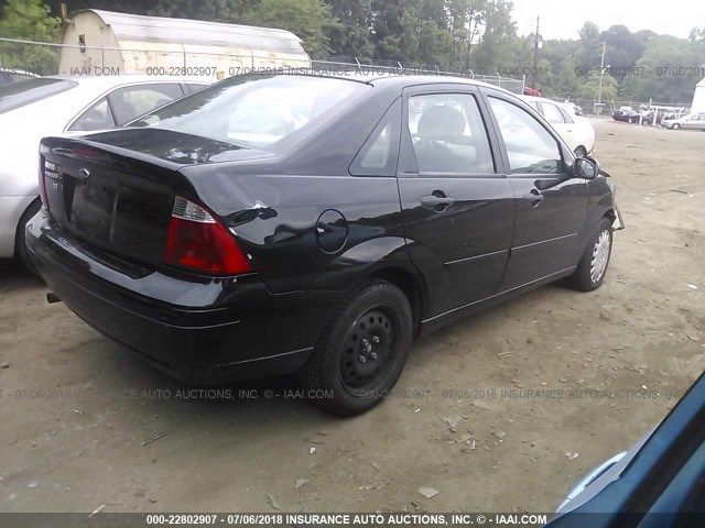 1FAFP34N87W236390 - 2007 FORD FOCUS ZX4/S/SE/SES BLACK photo 4