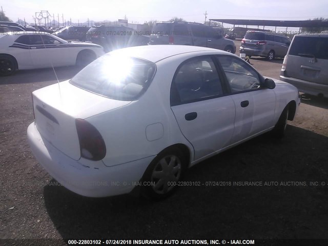 KLATA526X2B702091 - 2002 DAEWOO LANOS S Blanco foto 4