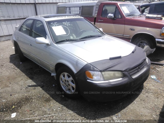 JT2BG22K9Y0437157 - 2000 TOYOTA CAMRY CE/LE/XLE ვერცხლისფერი ფოტო 1