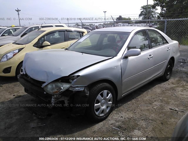 4T1BE32KX4U940035 - 2004 TOYOTA CAMRY LE/XLE/SE 银色 照片 2