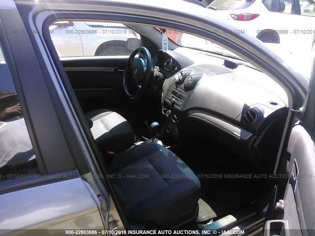 KL1TD56608B104067 - 2008 CHEVROLET AVEO LS GRAY photo 5